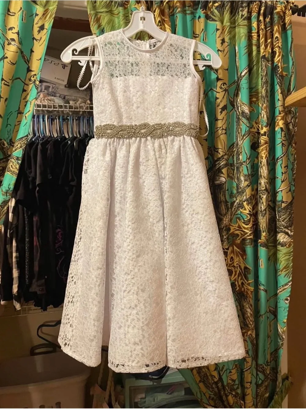 Ivory Lace Girls' Formal Dress - Sleeveless Fit